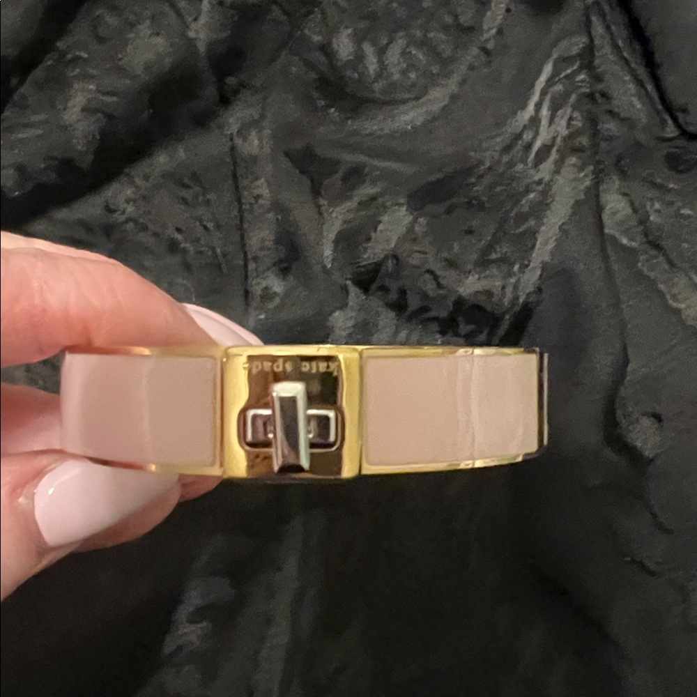 KATE SPADE, PHOEBE TURNLOCK ENAMEL PINK & GOLD BANGLE - Picture 7 of 9